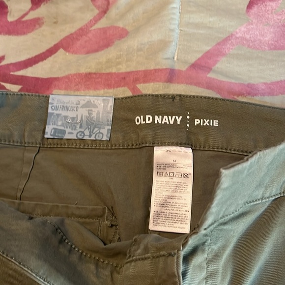 Old Navy army green Pixie shorts - Picture 2 of 5